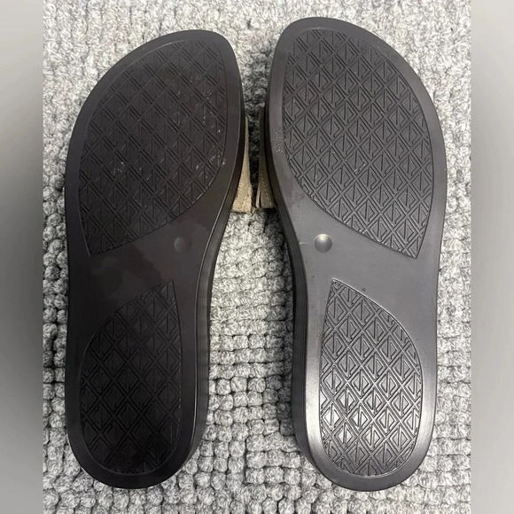 Donald Pliner Tan Metallic FiFi Thong Sandal Women Size 6 - Picture 3 of 7